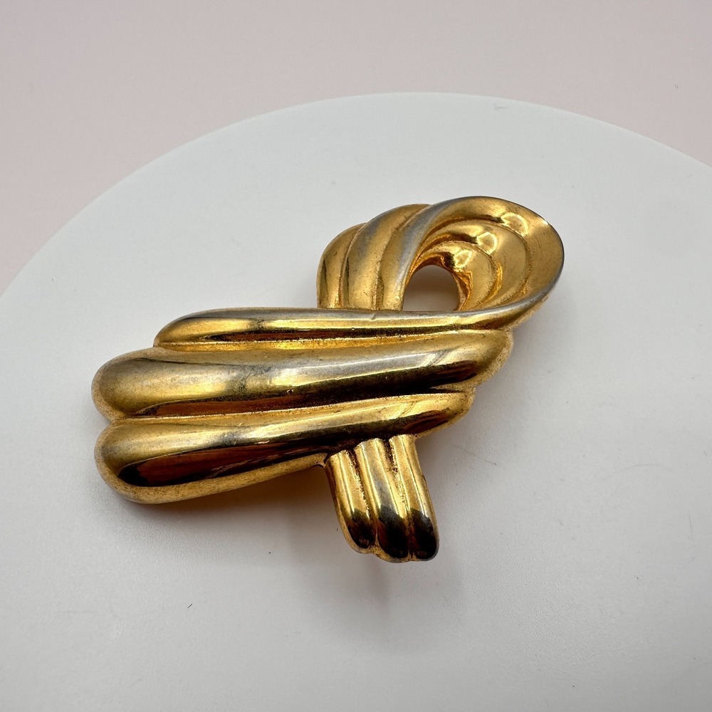 Vintage 80s Gold Tone Abstract Ribbon Brooch Pin Classic Fashion Jewelry